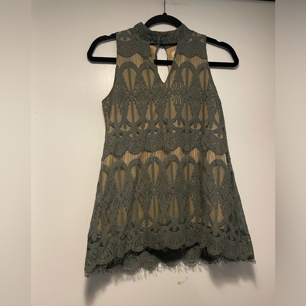 Adiva Beautiful Women’s Shirt Sleeveless High Neck Neutral Undertone Size Small